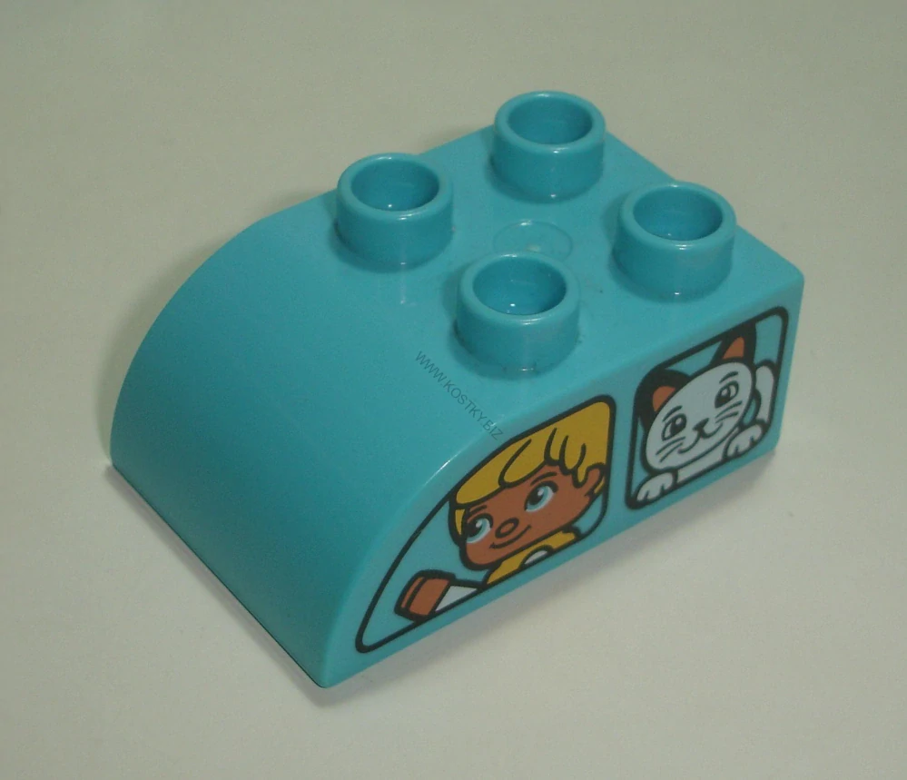 Lego Duplo D14811 (2302pb07) kostka 2x3 zakulacená med. azurová s oboustranným potiskem (okno auta s obličejem, kočkou a psem) POUŽITÉ