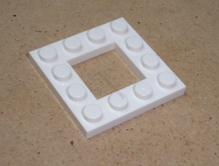 Lego 261195 (64799) destička speciální 4x4 s dírou 2x2 1 ks POUŽITÉ