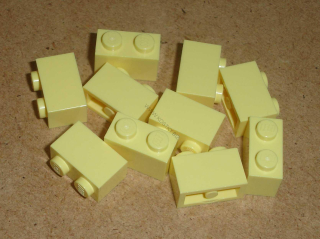 Lego 100735-X (3004) kostka 1x2 10 ks POUŽITÉ