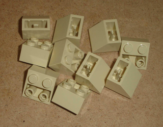 Lego 310945-X (3660) šikmá, inverted 45 2x2 10 ks POUŽITÉ
