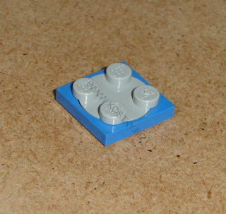 Lego 701768 (3679, 3680) točna 2x2 starší šedá vrch 1 ks POUŽITÉ