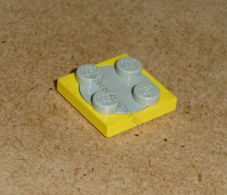 Lego 701772 (3679, 3680) točna 2x2 starší šedá vrch 1 ks POUŽITÉ