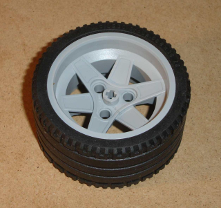 Lego 637440 (44772, 44771) kolo 56mm D. x 34mm s pneu 68.8 x 36 ZR 1 ks POUŽITÉ