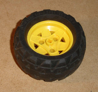 Lego 637325 (41896, 41893) kolo 43.2mm D. x 26mm Technic s pneu 68.8 x 36 H 1 ks POUŽITÉ
