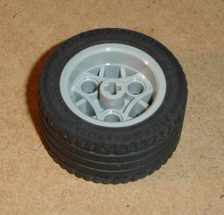 Lego 636705 (44292, 44309) kolo 30.4mm D. x 20mm s pneu 43.2 x 22 ZR 1 ks POUŽITÉ