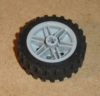 Lego 637065 (56904, 56898) kolo 30 mm D. x 14mm s pneu 43.2 x 14 1 ks POUŽITÉ