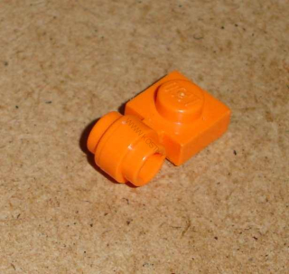 Lego 250153 (4081b) destička speciální 1x1 s klipem 1 ks POUŽITÉ