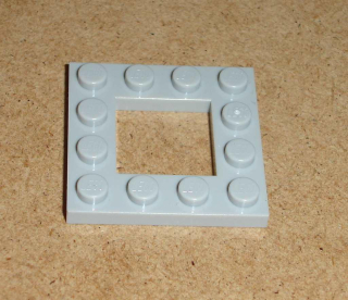 Lego 261170 (64799) destička speciální 4x4 s dírou 2x2 1 ks POUŽITÉ