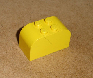 Lego 721705 (4744) zakulacená kostka 2x4x2 1 ks POUŽITÉ
