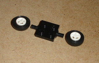Lego 635271 (4600, 4624, 3139) náprava + 2 ks kolo 8 mm s pneu  POUŽITÉ