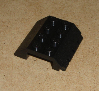 Lego 304370 (4857) šikmá 45 4x4 s panty 1 ks POUŽITÉ