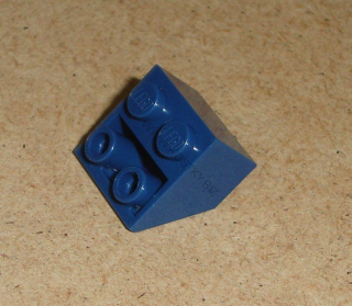 Lego 300825 (3660) šikmá, inverted 45 2x2 1 ks POUŽITÉ