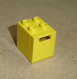 Lego 924677-2 (4345, 4346) box s dvířky 2x2x2 1 ks POUŽITÉ