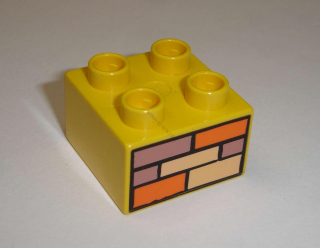 Lego Duplo D13018 (3437pb005) kostka 2x2 s potiskem (cihly, zeď) POUŽITÉ