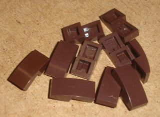 Lego 701135-X (11477) šikmá, zakulacená 2x1 10 ks POUŽITÉ