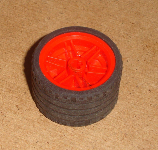 Lego 636790 (56145, 55978) kolo 30.4 mm s pneu 37 x 22 ZR 1 ks POUŽITÉ