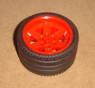 Lego 637490 (15038, 44771) kolo 56 mm x 34 mm s pneu 68.8 x 36 ZR POUŽITÉ