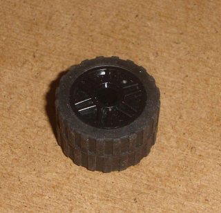 Lego 636345 (55981, 30648 / 89201) kolo 18mm D. x 14mm s dírou na velký pin a s pneu 24 x 14 POUŽITÉ