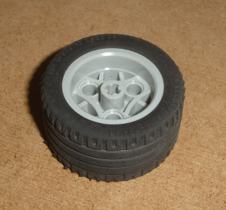 Lego 636700 (44292, 44309) kolo 30.4mm D. x 20mm s pneu 43.2 x 22 ZR 1 ks POUŽITÉ