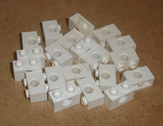Lego 506575-X (3700) technic kostka 1x2 20 ks POUŽITÉ