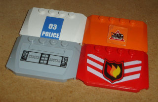 Lego 770833-7X (52031) zešikmená kostka 4x6x2/3 kapota s nálepkou nebo potiskem 4 ks POUŽITÉ