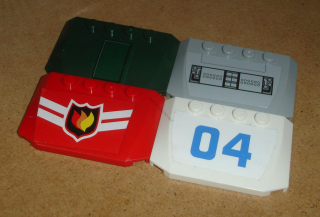 Lego 770833-8X (52031) zešikmená kostka 4x6x2/3 kapota s nálepkou nebo potiskem 4 ks POUŽITÉ