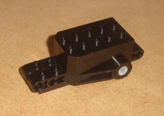 Lego 649535 (32283c02) podvozek, motor 9x4x2 1/3 (zpětné natahování) 1 ks POUŽITÉ