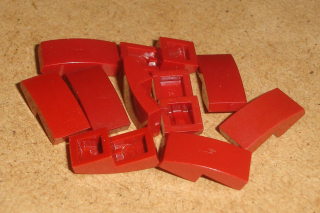 Lego 701136-5X (11477) šikmá, zakulacená 2x1 10 ks POUŽITÉ