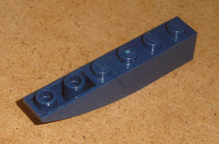 Lego 701298 (42023) šikmá, zakulacená 6x1 1 ks POUŽITÉ