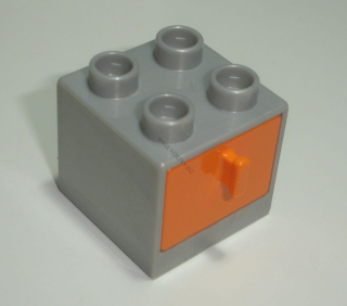 Lego Duplo D35623 (4890, 4891) pearl sv. šedá kostka 2x2 s oranžovým šuplíkem POUŽITÉ