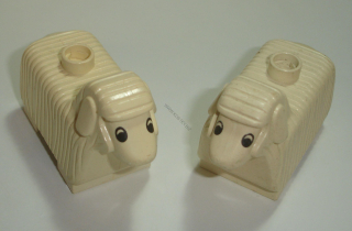 Lego Duplo D00935-3X (dupsheeppb02) ovce, ovečka (stav viz foto, silně zežloutlé) 2 ks POUŽITÉ