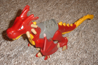 Lego Duplo D01090 (5334c01pb04) drak červený (horší stav viz foto, špatně drží křídla) POUŽITÉ