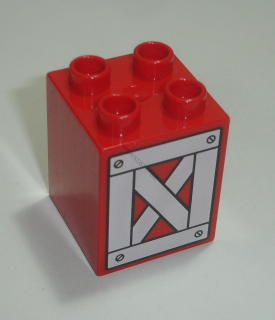 Lego Duplo D14109 (31110pb095) kostka 2x2x2 červená s potiskem (prkna přibité na okno) POUŽITÉ