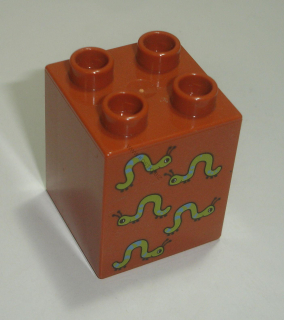 Lego Duplo D14421 (31110pb035) kostka 2x2x2 tm. oranžová s potiskem (červíci) POUŽITÉ