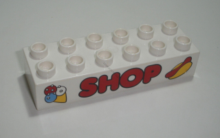 Lego Duplo D15413 (2300pb012) kostka 2x6 bílá s potiskem (nápis SHOP se zmrzlinou a hotdogem) POUŽITÉ