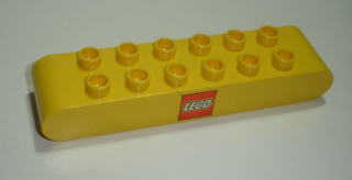 Lego Duplo D15443 (31214pb01) kostka 2x8 žlutá s potiskem (logo LEGO) POUŽITÉ