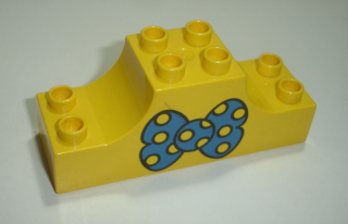 Lego Duplo D15504 (4197pb005) kostka 2x6x2 žlutá s potiskem (mašle) POUŽITÉ