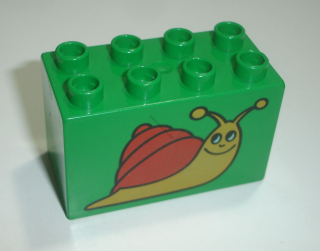 Lego Duplo D15831 (31111pb004) kostka 2x4x2 zelená s potiskem (šnek, hlemýžď) POUŽITÉ