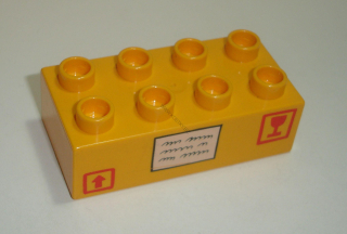 Lego Duplo D16052 (3011pb005) kostka 2x4 br. l. oranžová s potiskem (poštovní balík) 1 ks POUŽITÉ