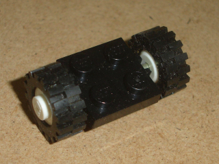 Lego 635105 (122c02assy2, 3641/87414) náprava s 2 koly a gumami 1 ks POUŽITÉ