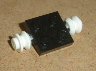 Lego 639075 (122c02) náprava s 2 koly bez gum 1 ks POUŽITÉ