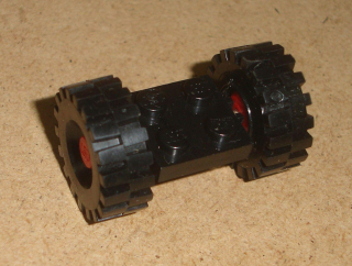Lego 635095 (122c01, 4084) náprava s 2 koly a gumami 1 ks POUŽITÉ