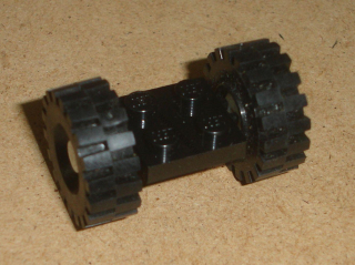 Lego 635110 (122c02, 4084) náprava s 2 koly a gumami 1 ks POUŽITÉ