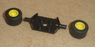 Lego 635486 (6157, 30027/74967, 30028) náprava + 2x kolo 8 mm se širokou pneu POUŽITÉ