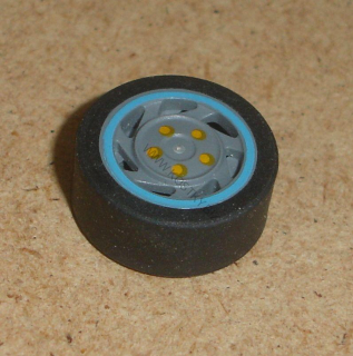 Lego 635550 (30838pb01, 50945) náprava s 2 koly 11mm D. x 6mm a s gumou 14mm D. x 6mm POUŽITÉ