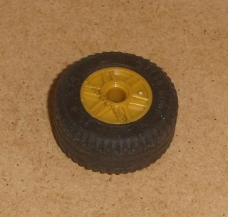 Lego 636490 (55981, 58090 / 6578) kolo 18mm D. x 14mm s dírou pro velký pin a s pneu 30.4 x 14 POUŽITÉ