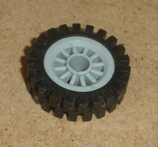 Lego 637965 (30155, 3483 / 61254) kolo paprskové 2x2 s pneu 24mm D. x 8mm 1 ks POUŽITÉ