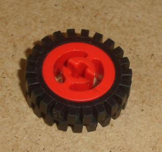 Lego 638090 (3482, 3483)  kolo s rozd. dírou pro osu s pneu 24mm D. x 8mm 1 ks POUŽITÉ