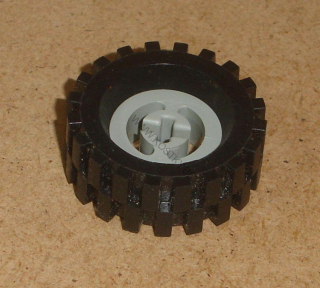 Lego 638110 (3482, 3483)  kolo s rozd. dírou pro osu s pneu 24mm D. x 8mm 1 ks POUŽITÉ