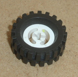 Lego 638120 (3482, 3483)  kolo s rozd. dírou pro osu s pneu 24mm D. x 8mm 1 ks POUŽITÉ